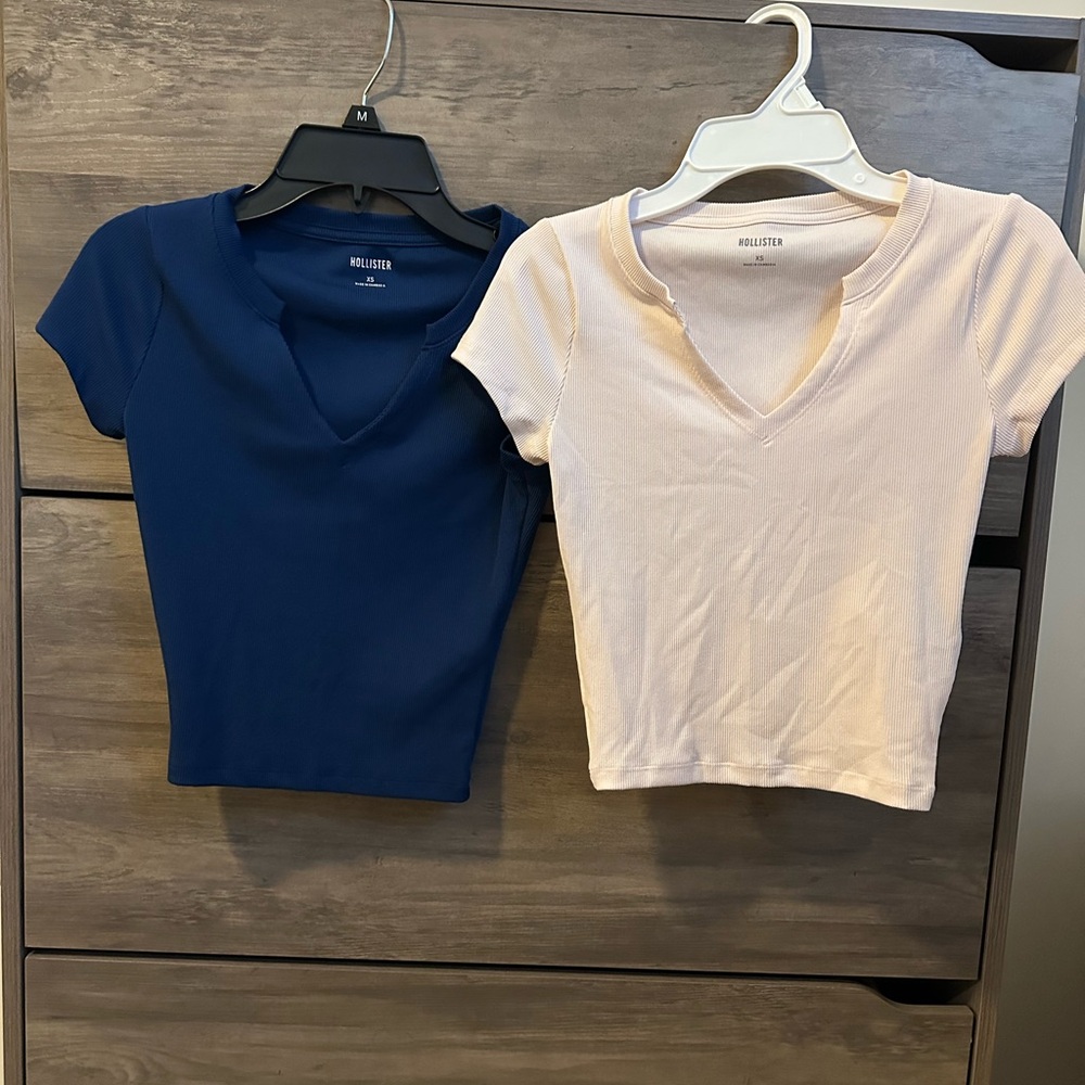 Hollister 2 Tops! Navy Blue and Pale Pink Cropped Fitted Knit T-Shirts